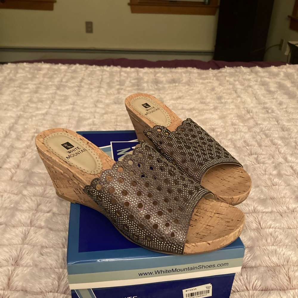 New White Mountain metallic sparkle sandals sz8
